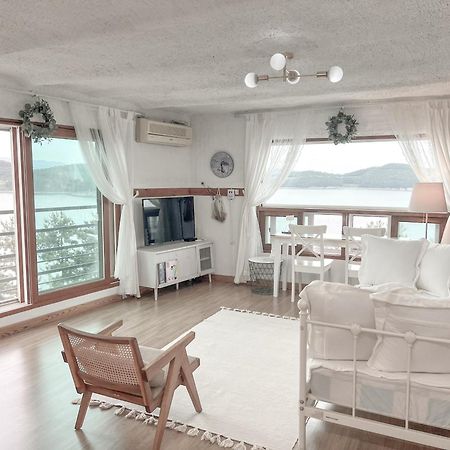 Country House Exclamation Mark & Comma Namhae Εξωτερικό φωτογραφία
