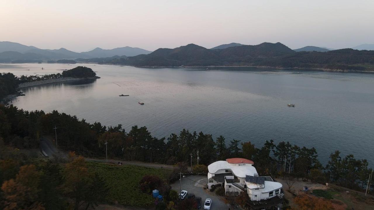 Country House Exclamation Mark & Comma Namhae Εξωτερικό φωτογραφία