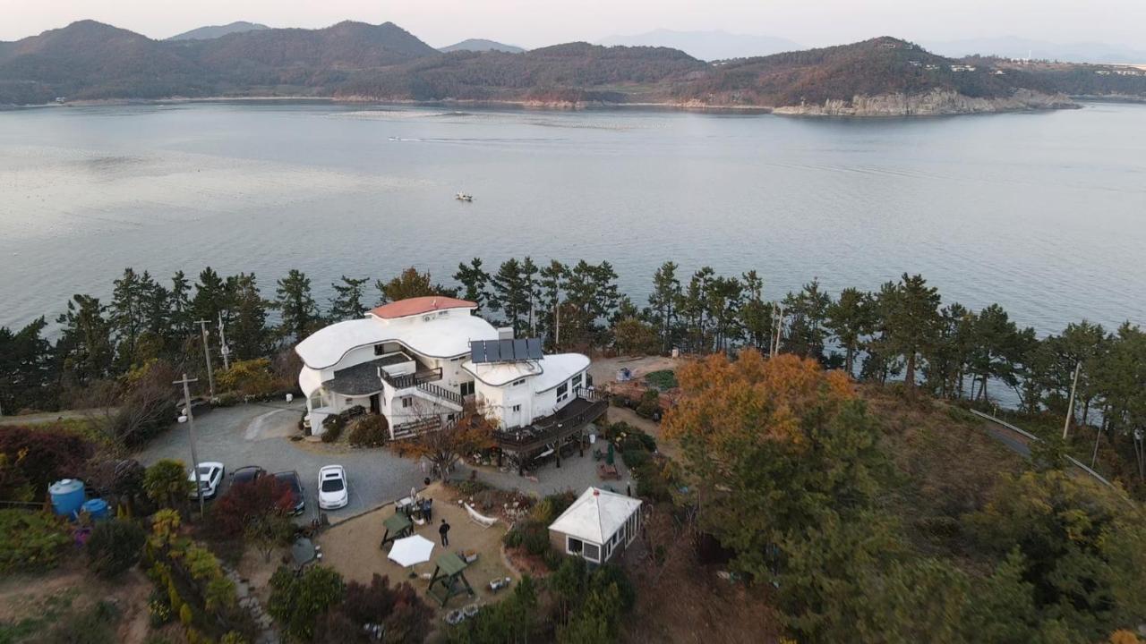 Country House Exclamation Mark & Comma Namhae Εξωτερικό φωτογραφία