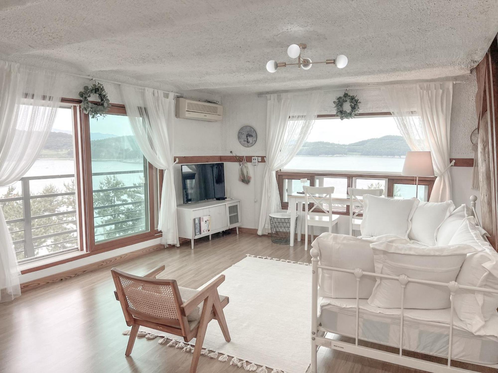 Country House Exclamation Mark & Comma Namhae Εξωτερικό φωτογραφία