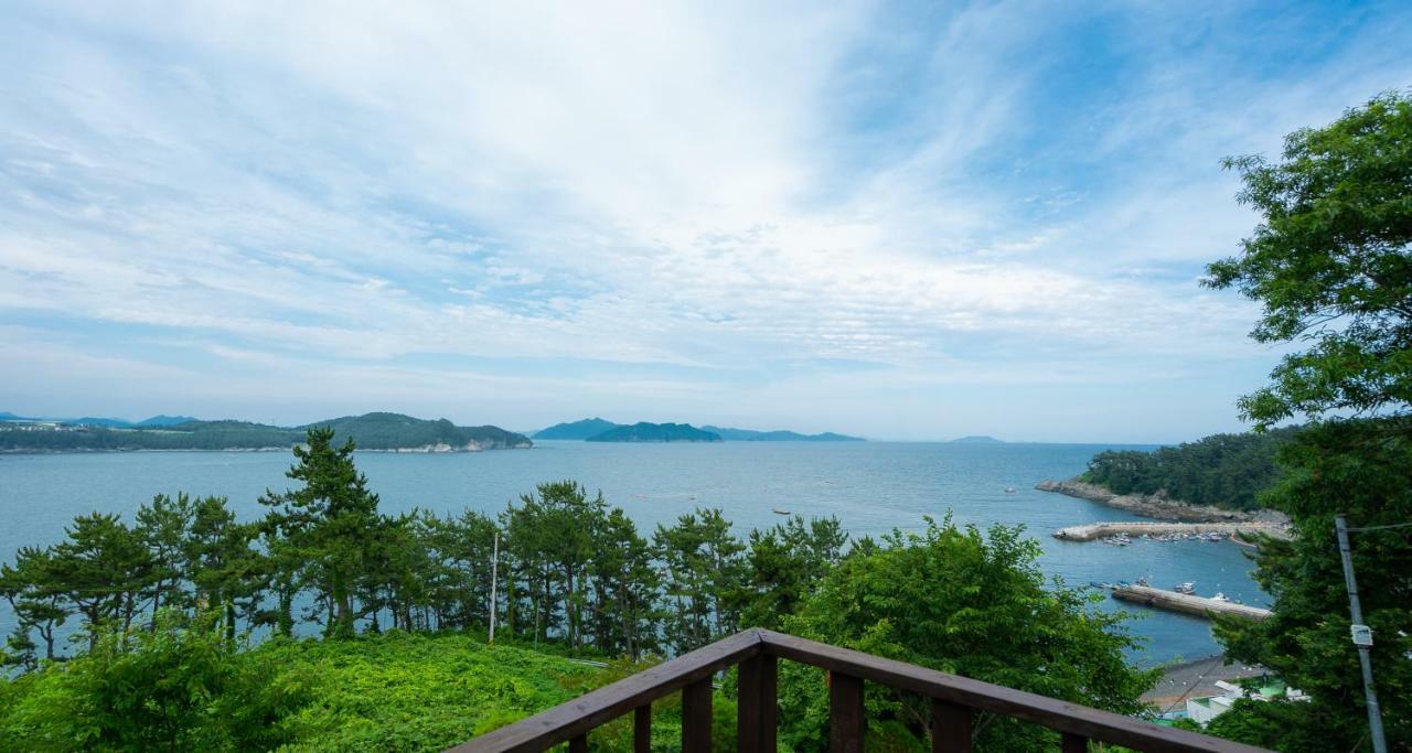 Country House Exclamation Mark & Comma Namhae Εξωτερικό φωτογραφία